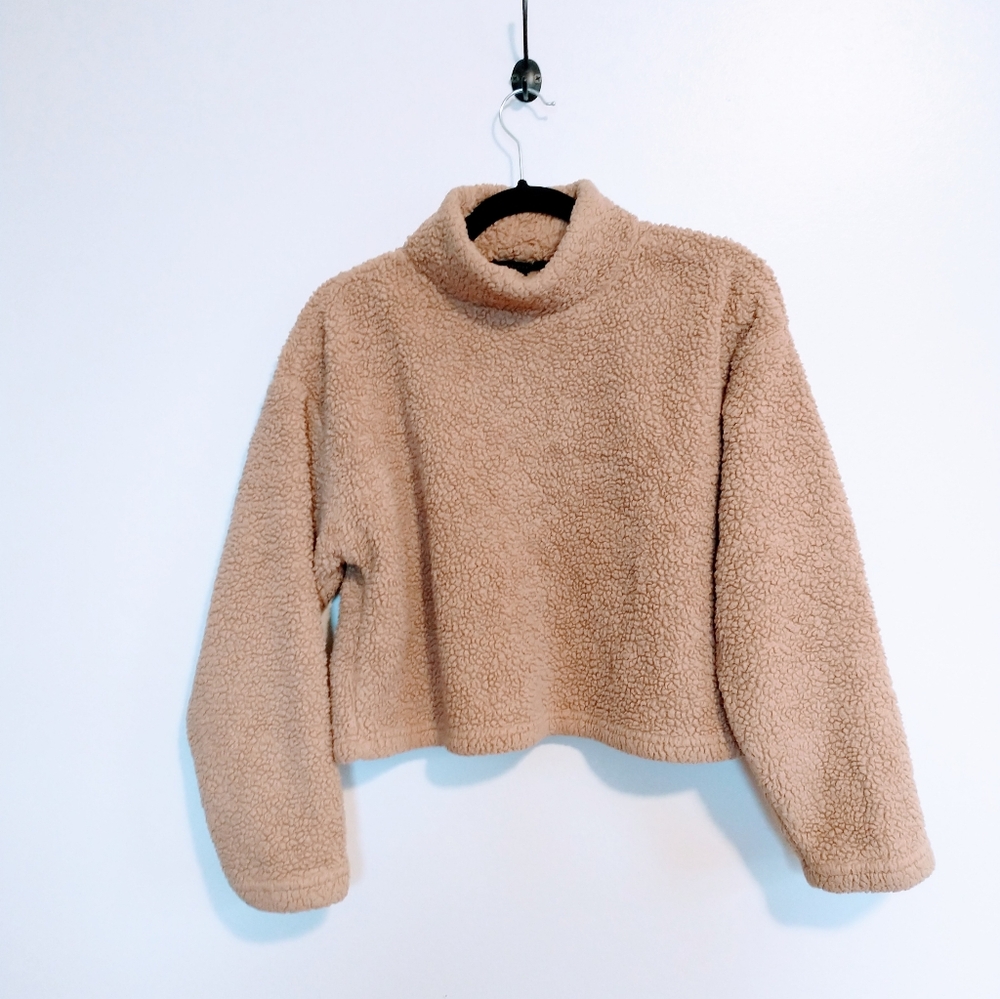 Forever 21 tan teddy long sleeve turtleneck crop top sweater size small